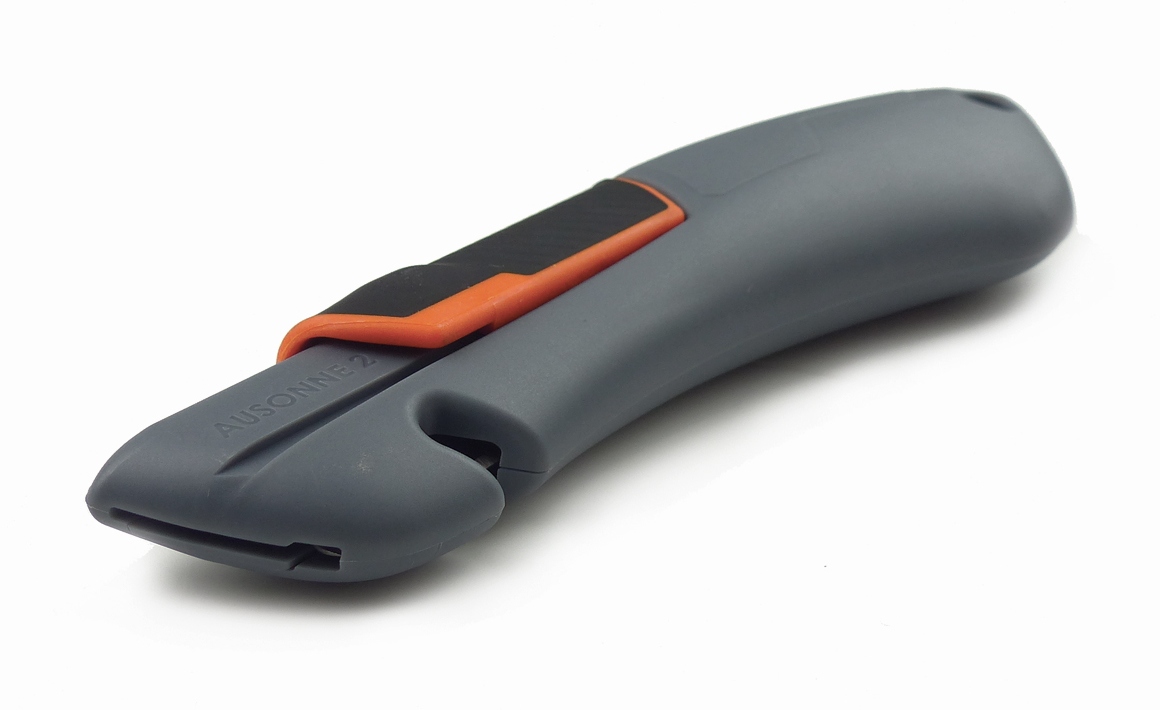 pics/Mure et Peyrot/AUSONNE 2/mure-et-peyrot-ausonne-2-left-and-right-handed-safety-knife-cutter-with-automatic-retractable-blade-with-round-edge-1041147a-003.jpg